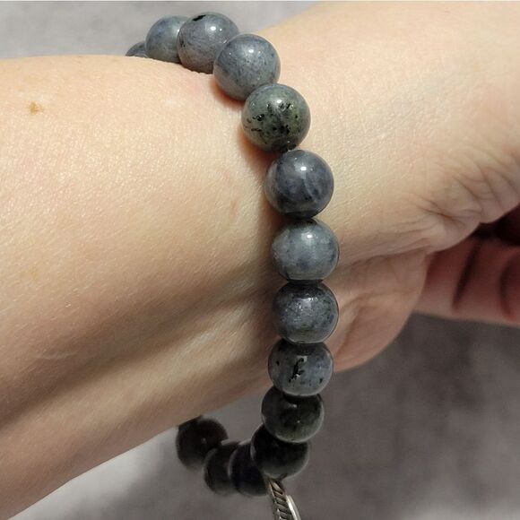 Malagasy Labradorite Beaded Bracelet - Picture 5 of 12